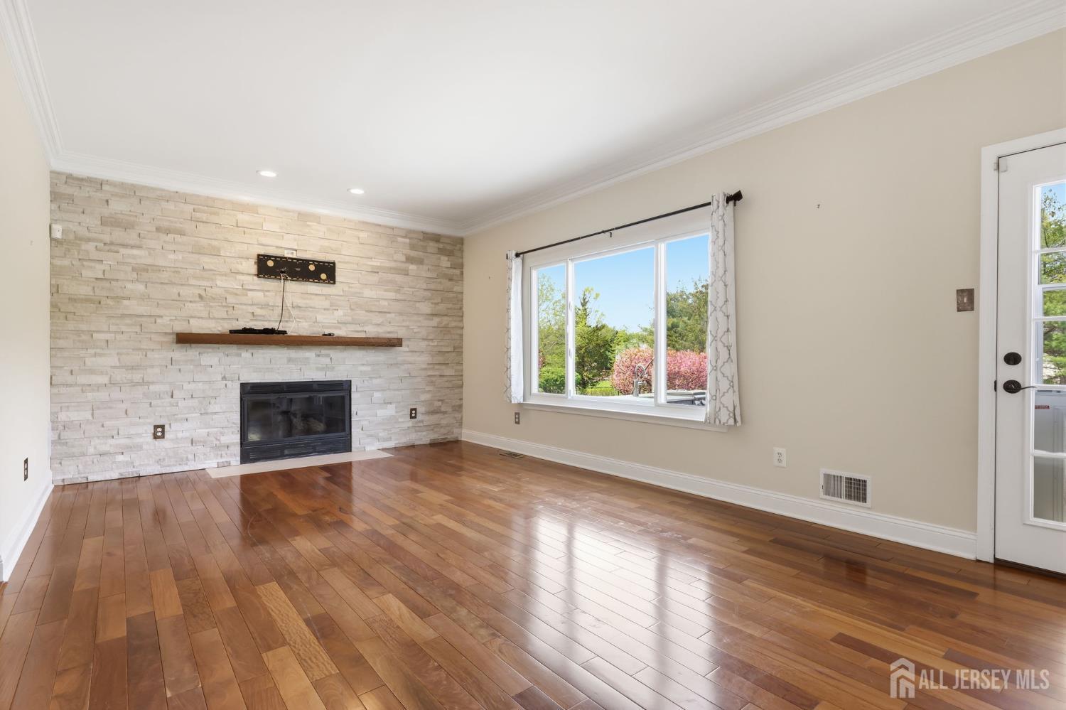 6 Deerfield, Monroe, NJ, 08831