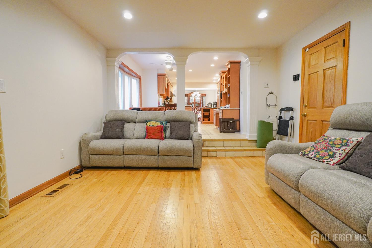 32 Eileen, Edison, NJ, 08837