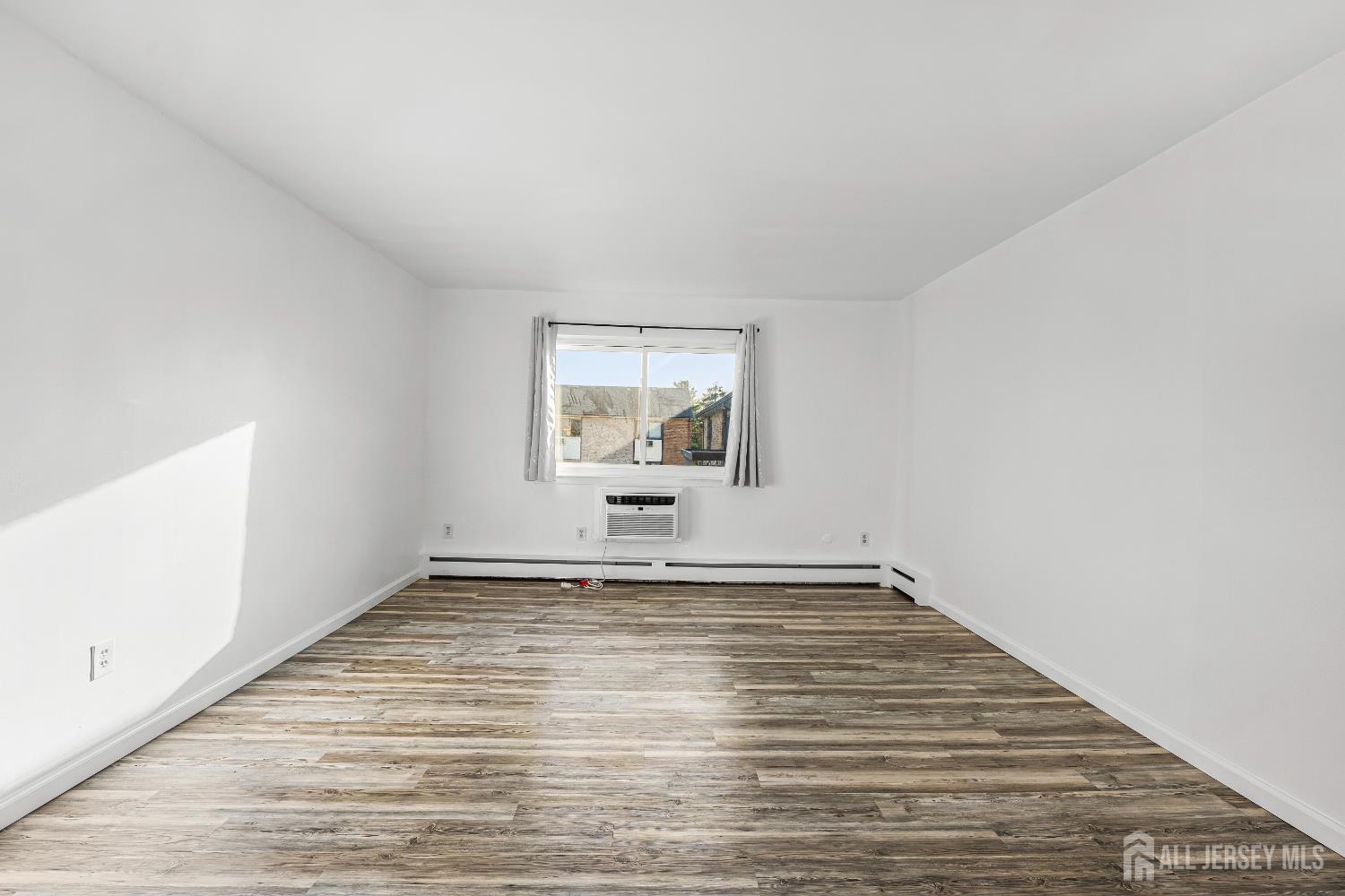 128 Cricket, Woodbridge Proper, NJ, 07095