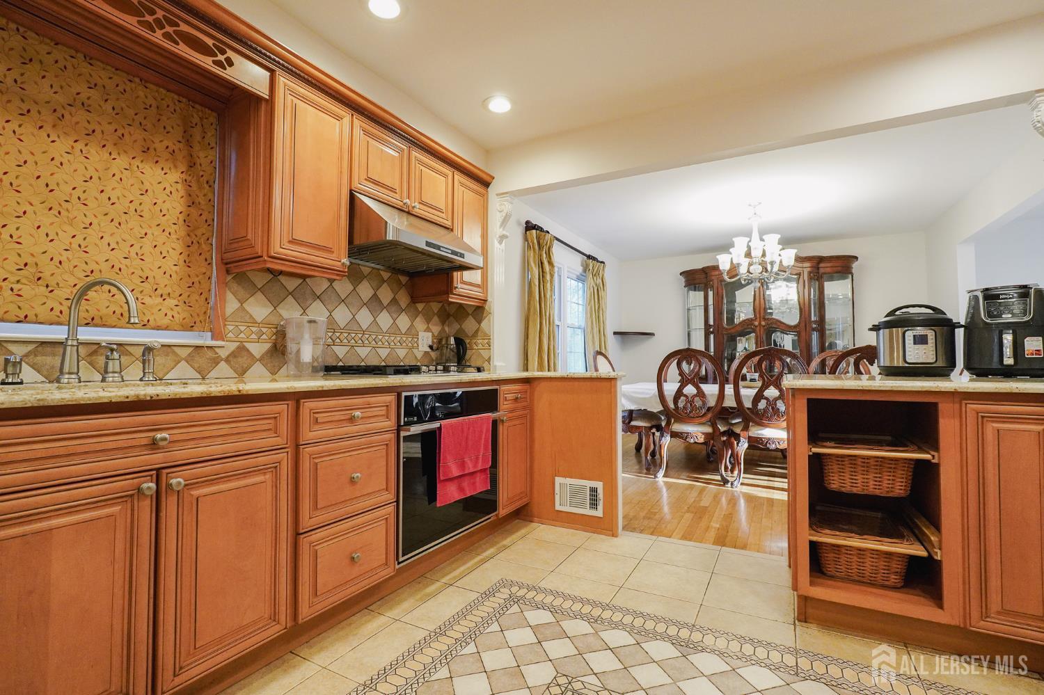 32 Eileen, Edison, NJ, 08837