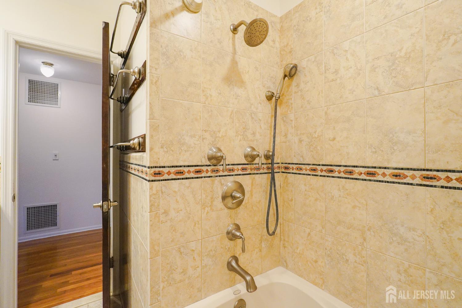 32 Eileen, Edison, NJ, 08837