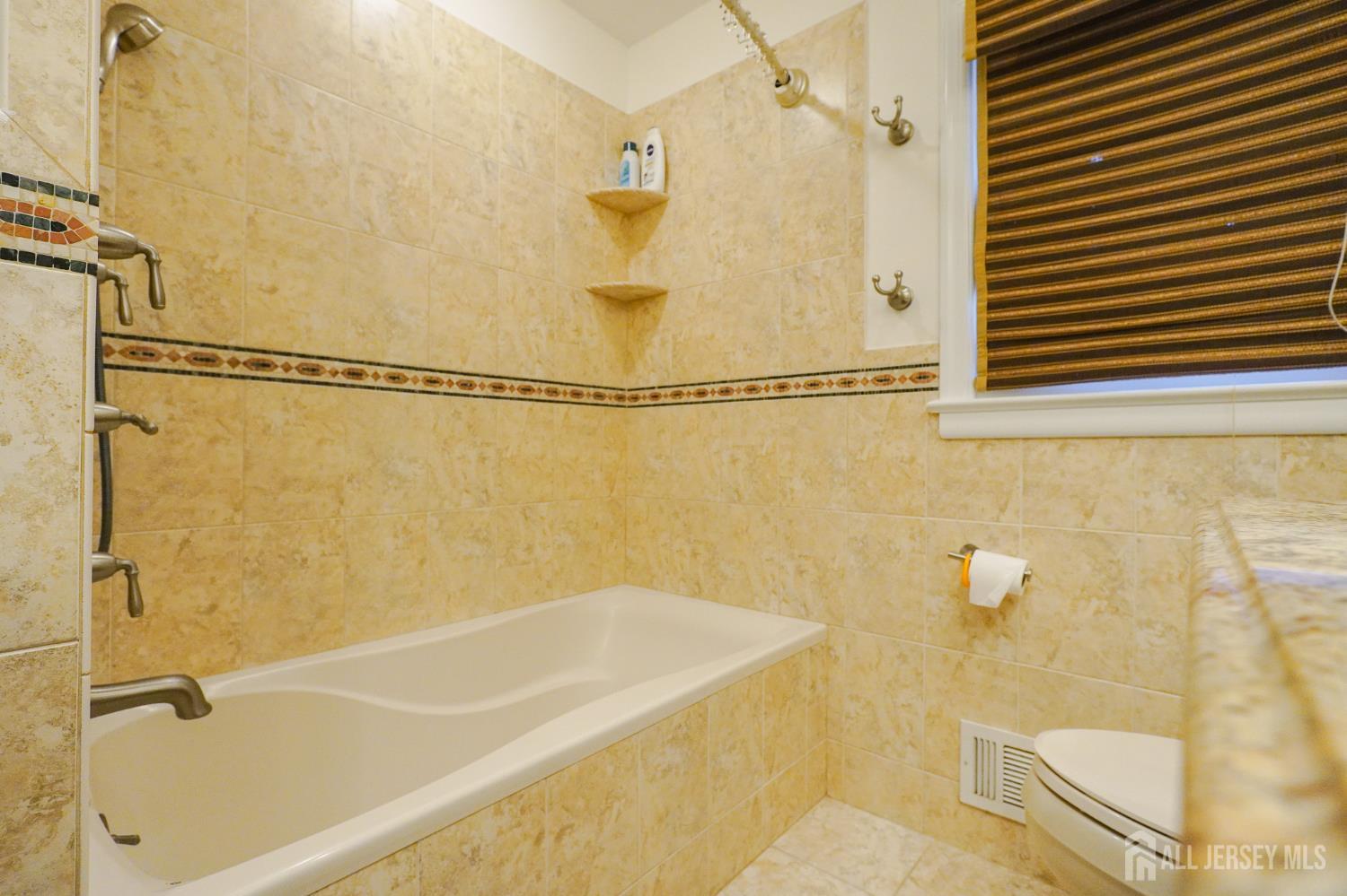 32 Eileen, Edison, NJ, 08837