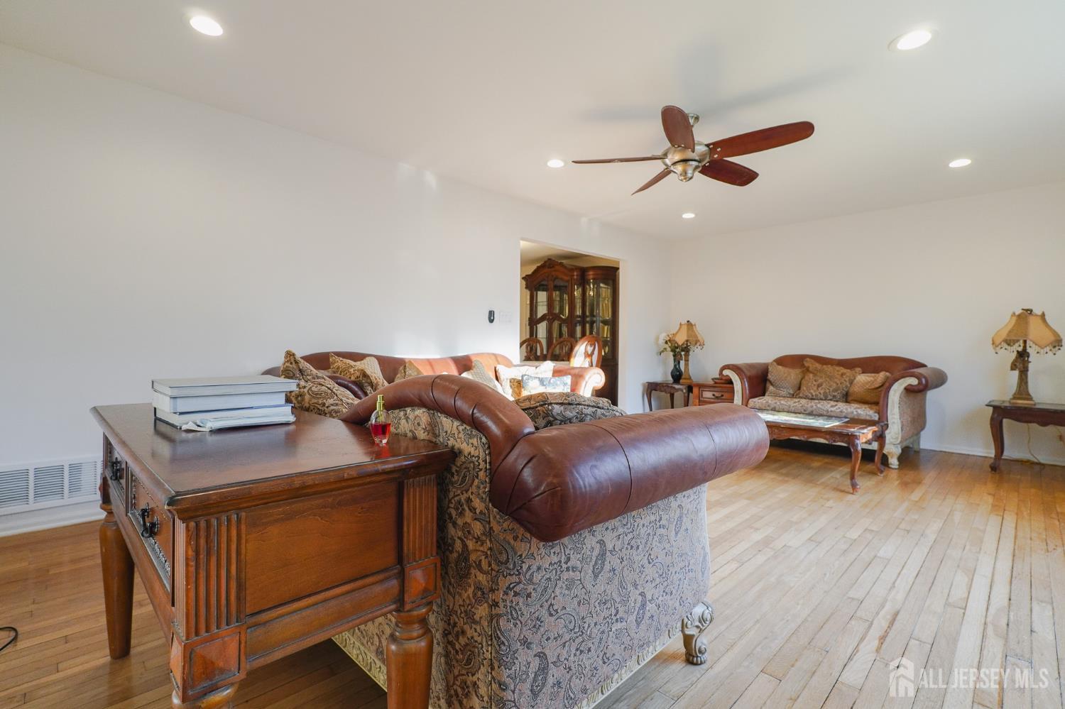 32 Eileen, Edison, NJ, 08837