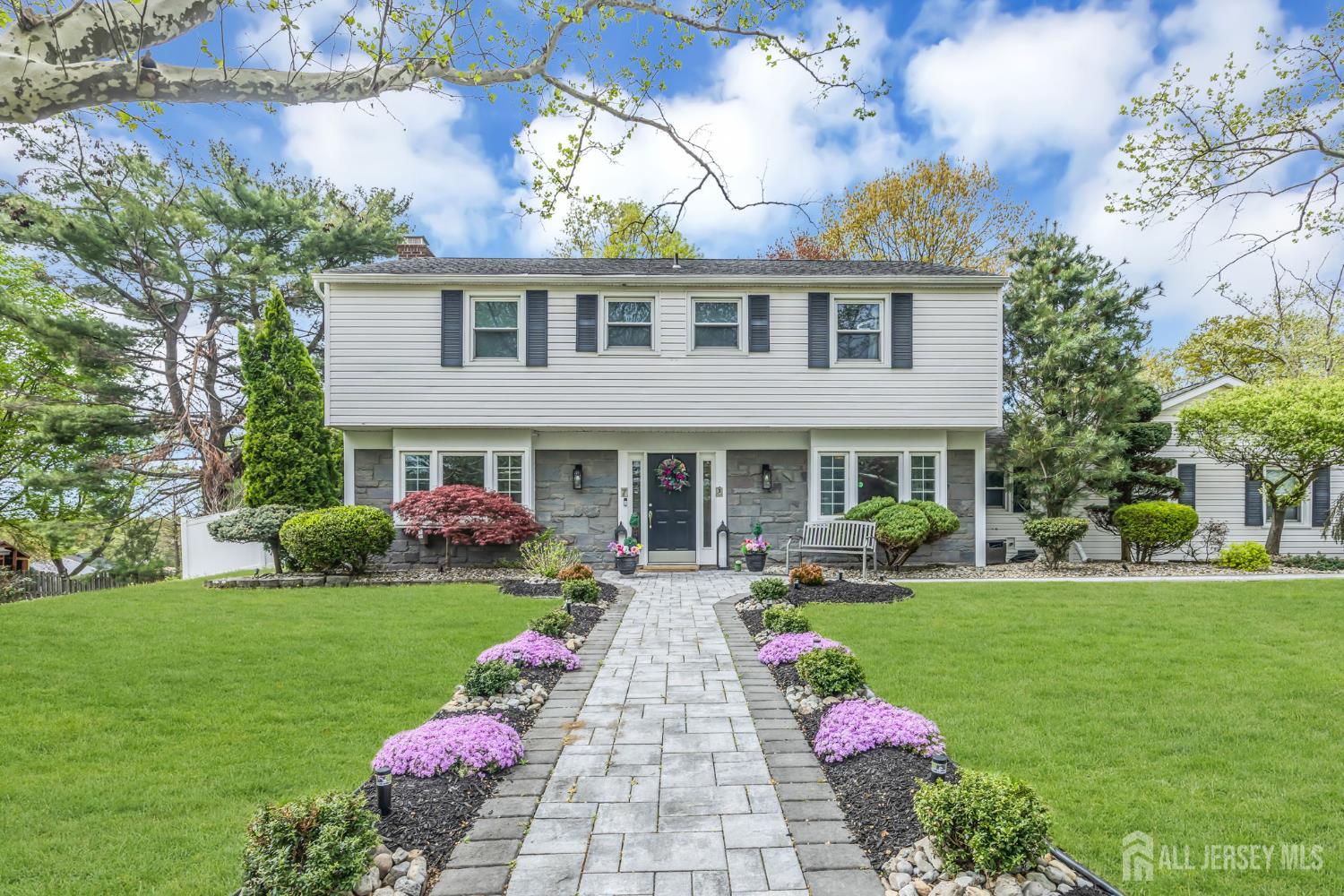 16 McKinley, Edison, NJ, 08820