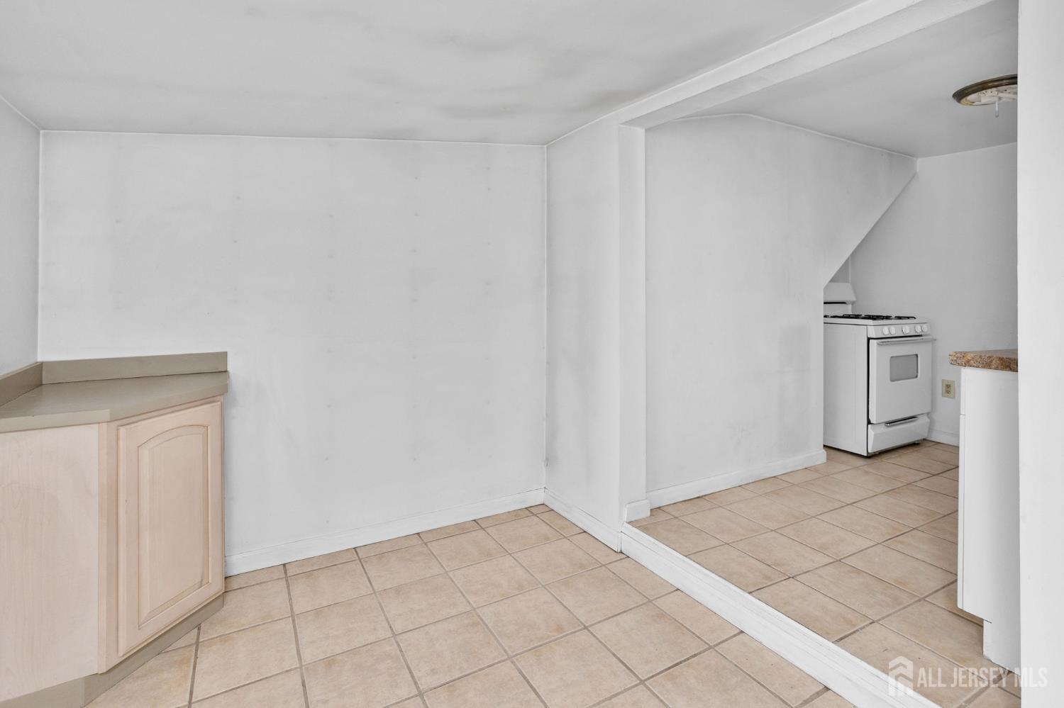 35 Melbourne, Woodbridge Proper, NJ, 07095