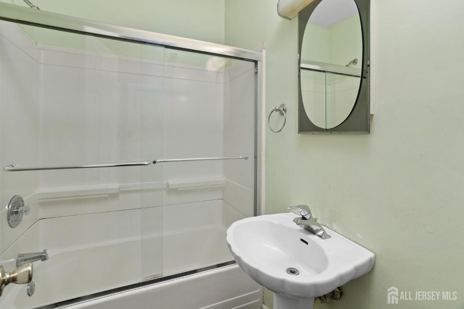 35 Melbourne, Woodbridge Proper, NJ, 07095