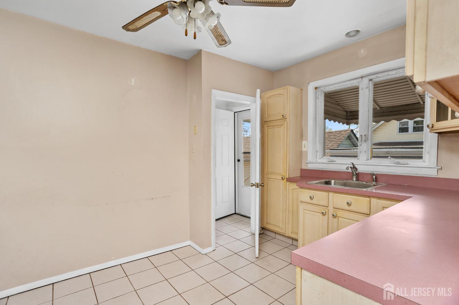 35 Melbourne, Woodbridge Proper, NJ, 07095