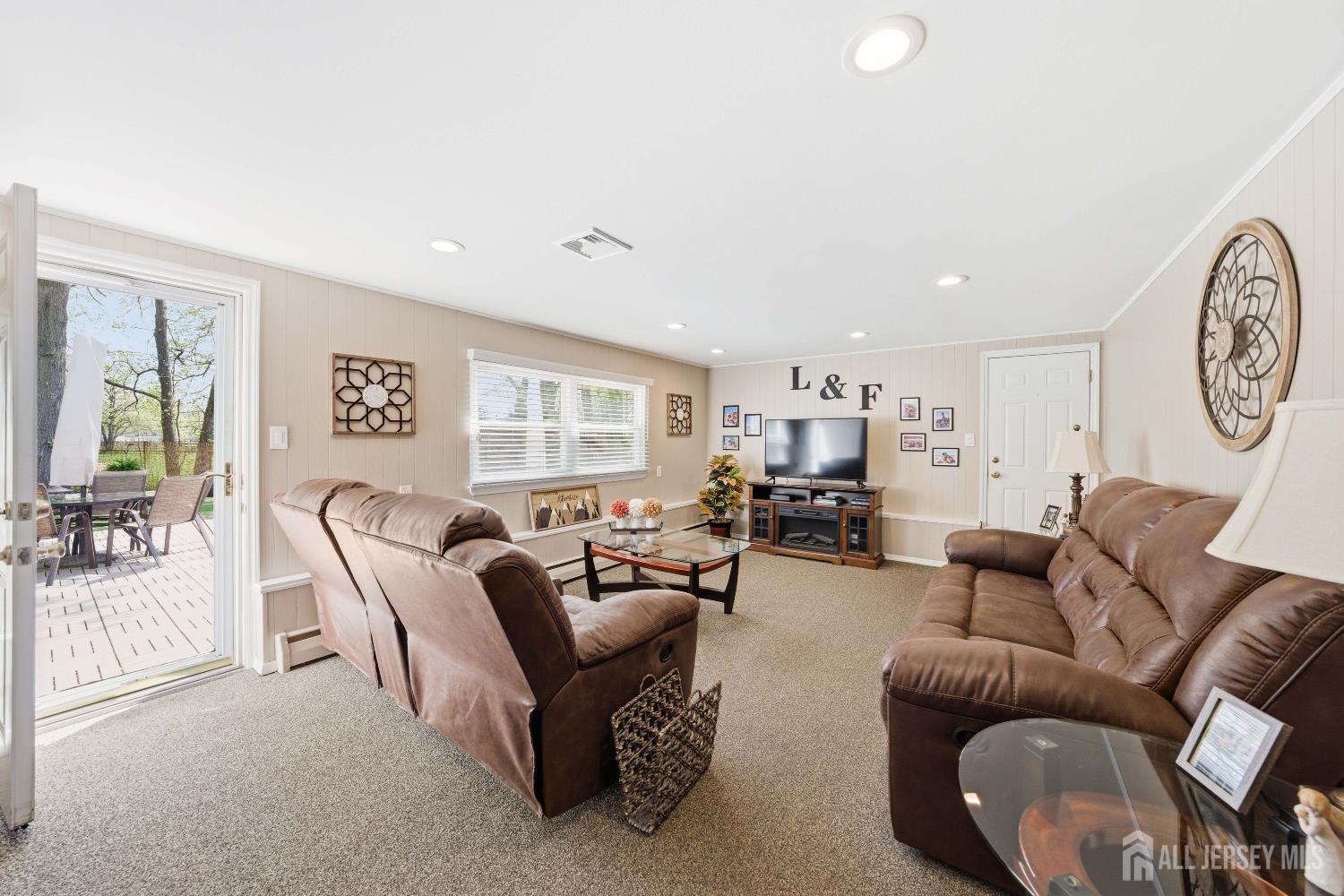 96 Drake, Colonia, NJ, 07067