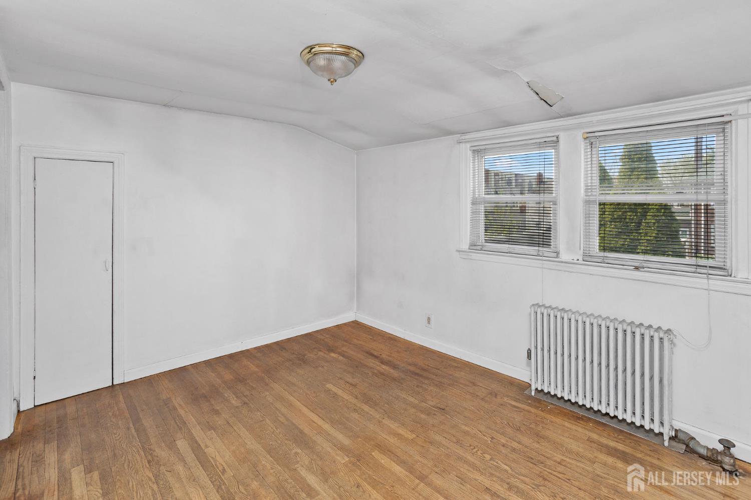 35 Melbourne, Woodbridge Proper, NJ, 07095