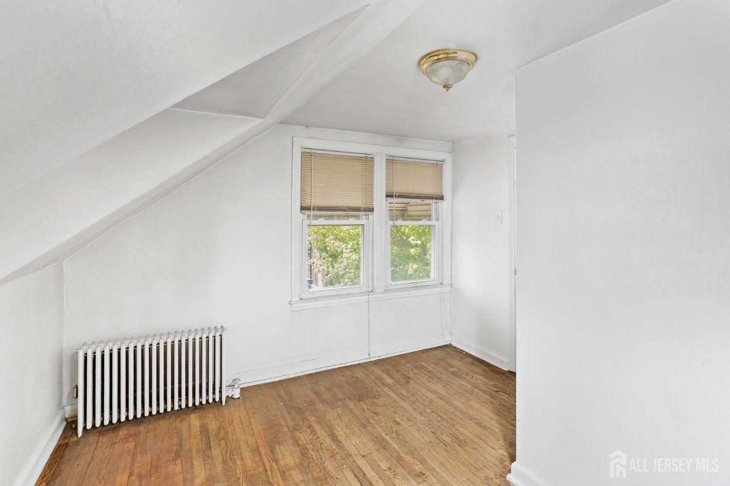 35 Melbourne, Woodbridge Proper, NJ, 07095