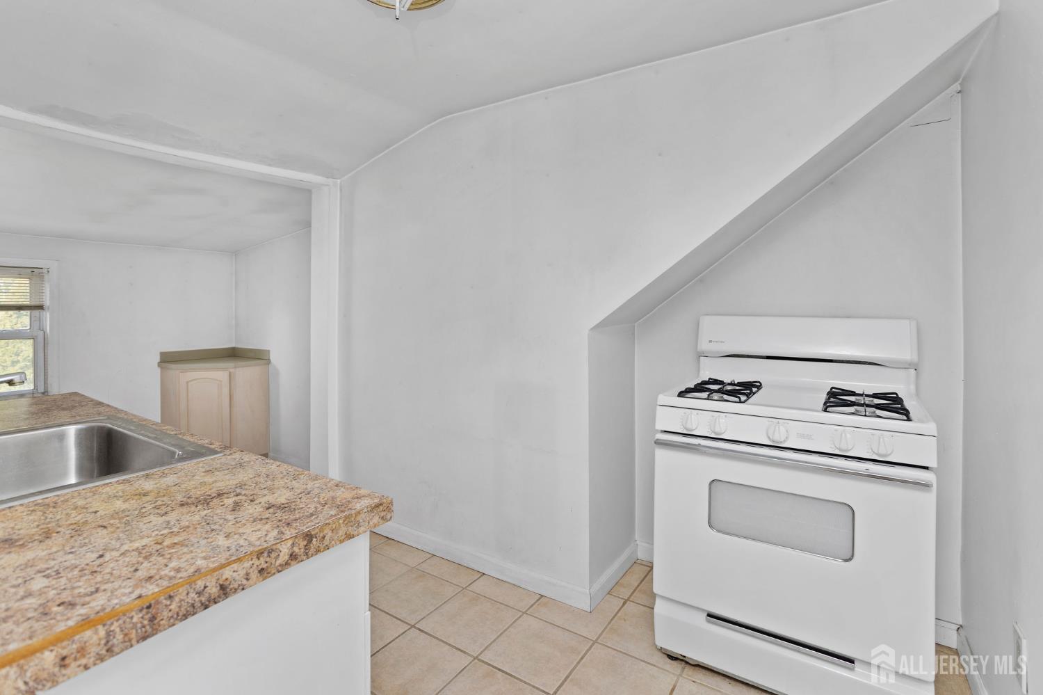 35 Melbourne, Woodbridge Proper, NJ, 07095