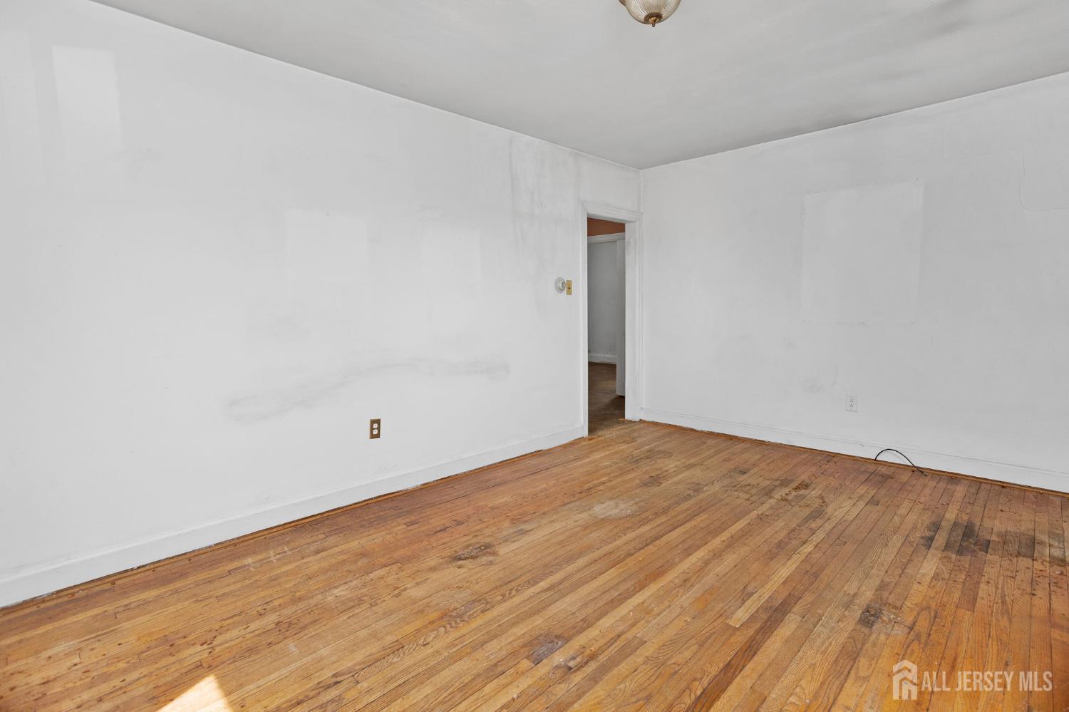 35 Melbourne, Woodbridge Proper, NJ, 07095