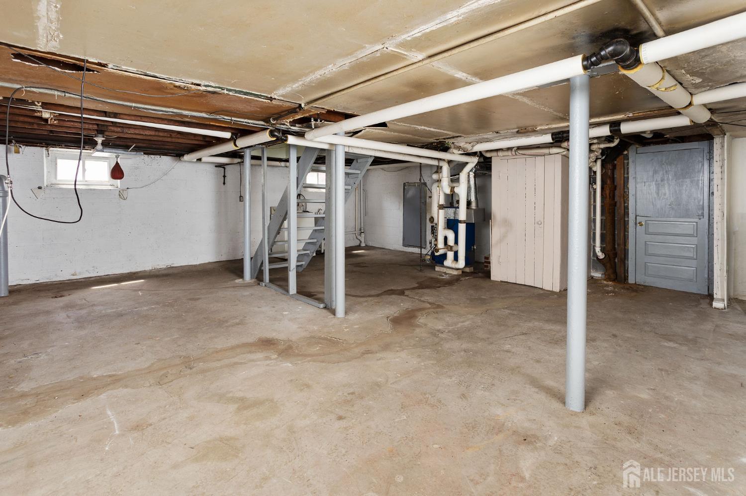 35 Melbourne, Woodbridge Proper, NJ, 07095