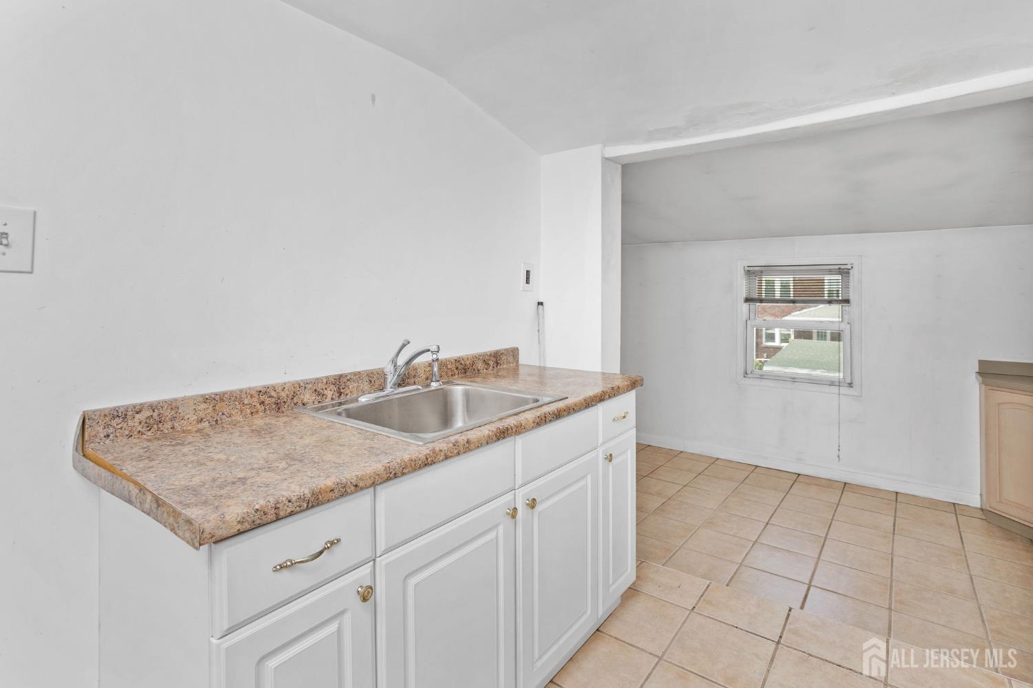 35 Melbourne, Woodbridge Proper, NJ, 07095