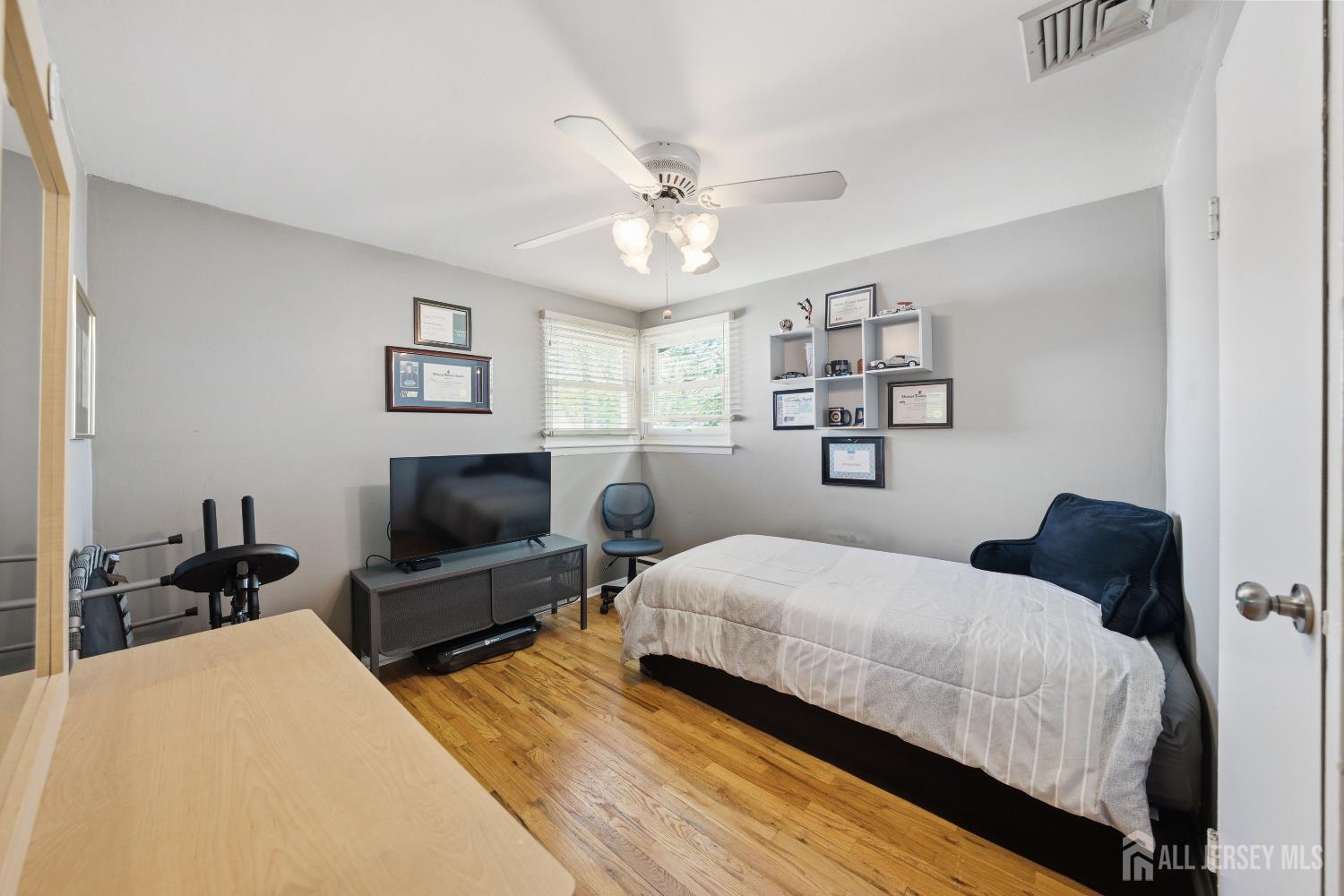 96 Drake, Colonia, NJ, 07067