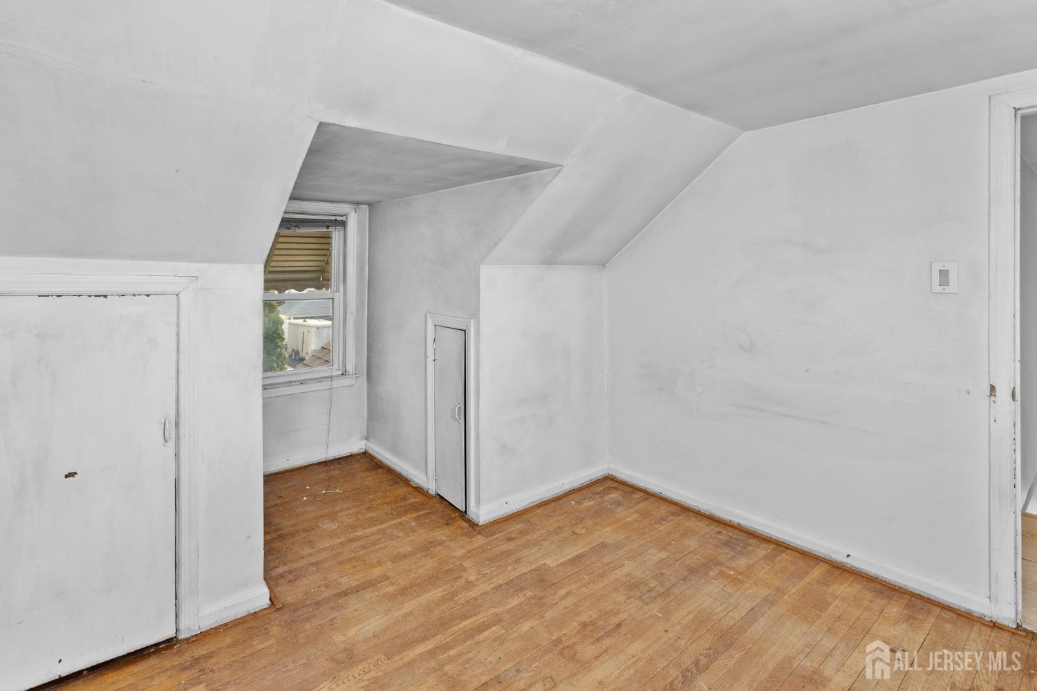 35 Melbourne, Woodbridge Proper, NJ, 07095