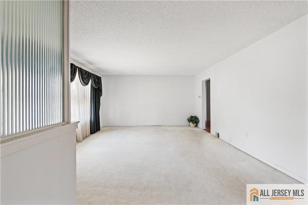 126 Villanova, Lawrence, NJ, 08648