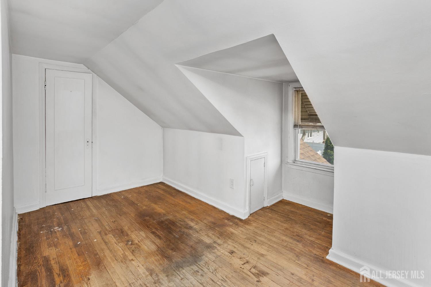 35 Melbourne, Woodbridge Proper, NJ, 07095