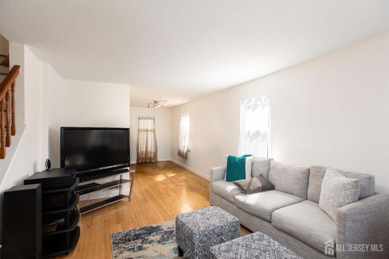 32 Robins, Metuchen, NJ, 08840