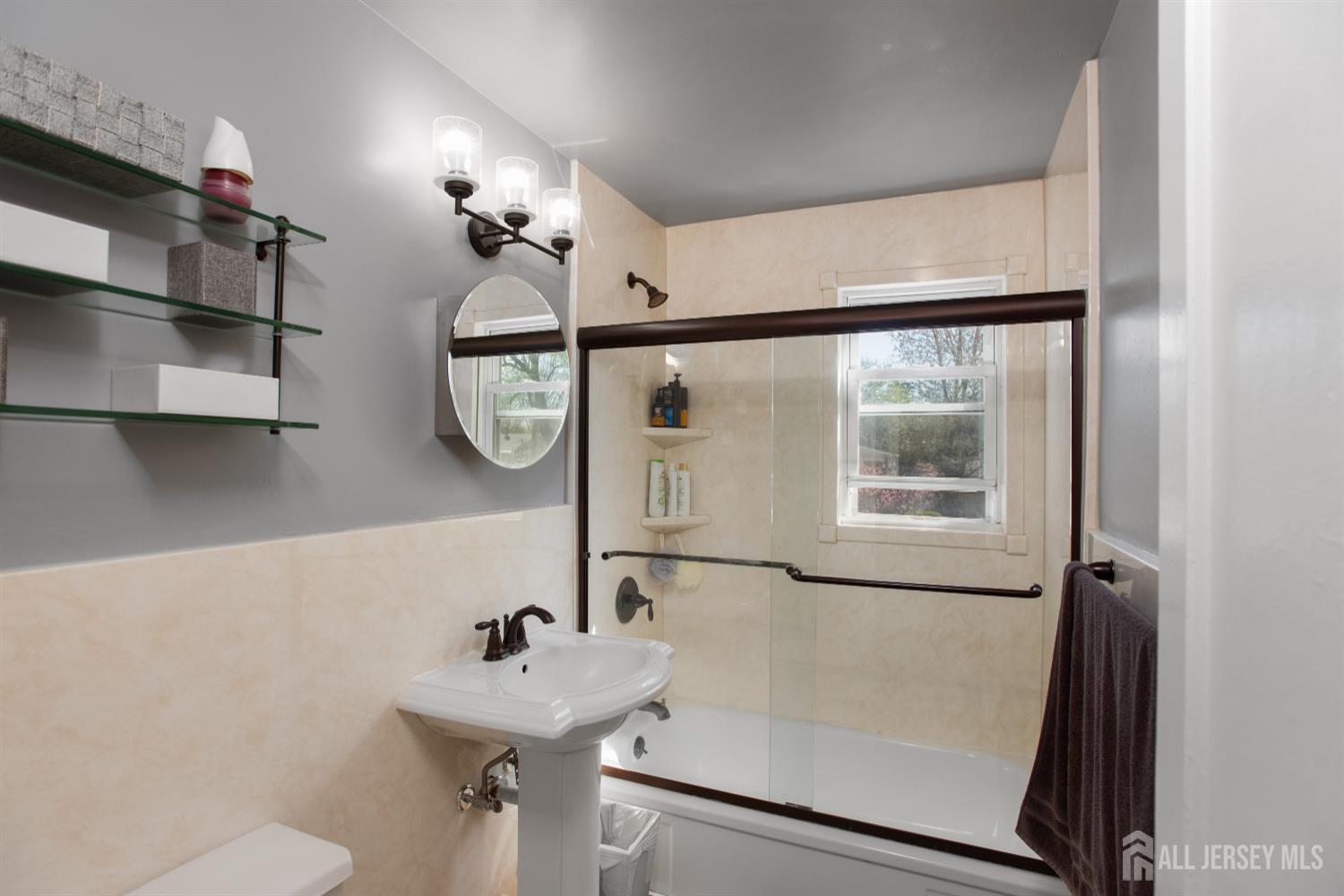 32 Robins, Metuchen, NJ, 08840