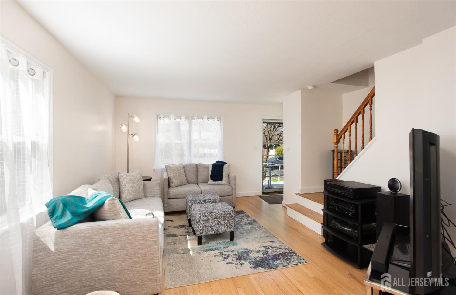 32 Robins, Metuchen, NJ, 08840