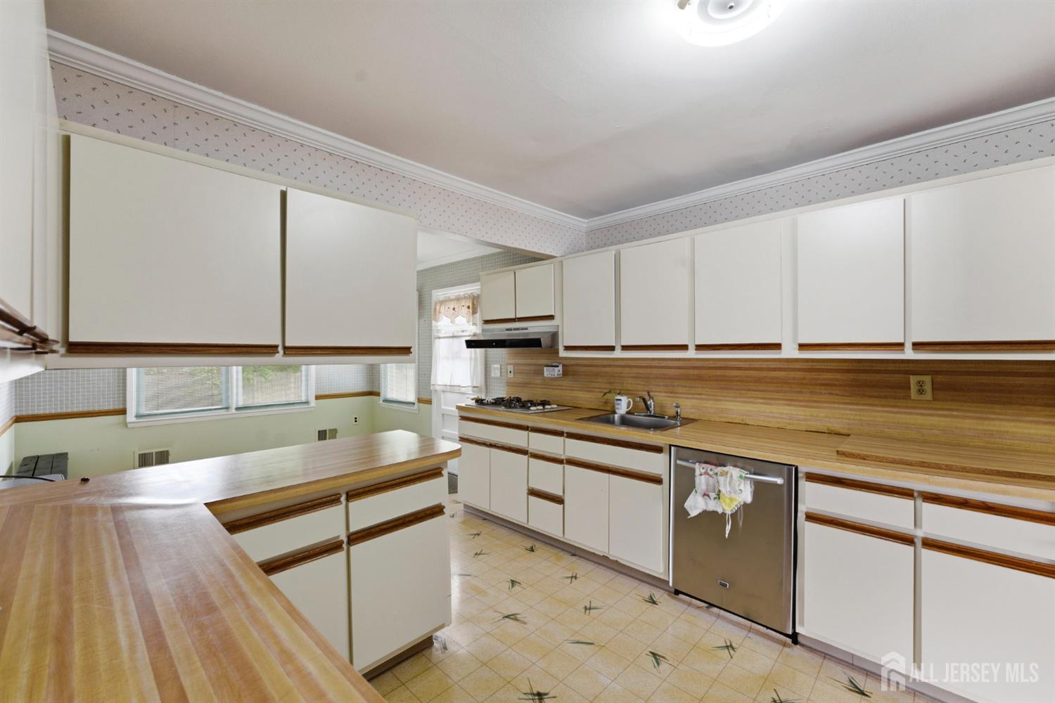 57 Mitchell, Piscataway, NJ, 08854