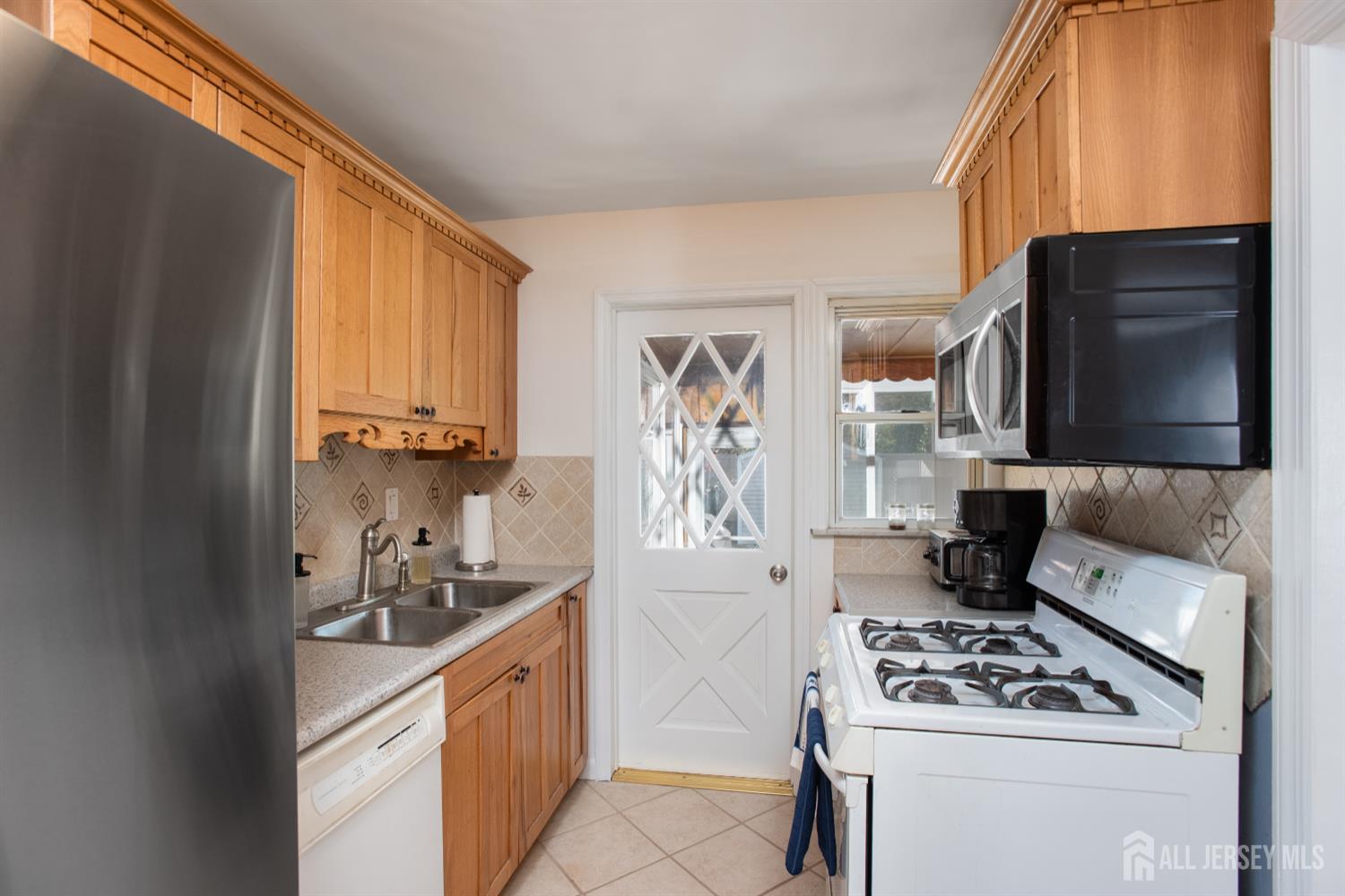 32 Robins, Metuchen, NJ, 08840