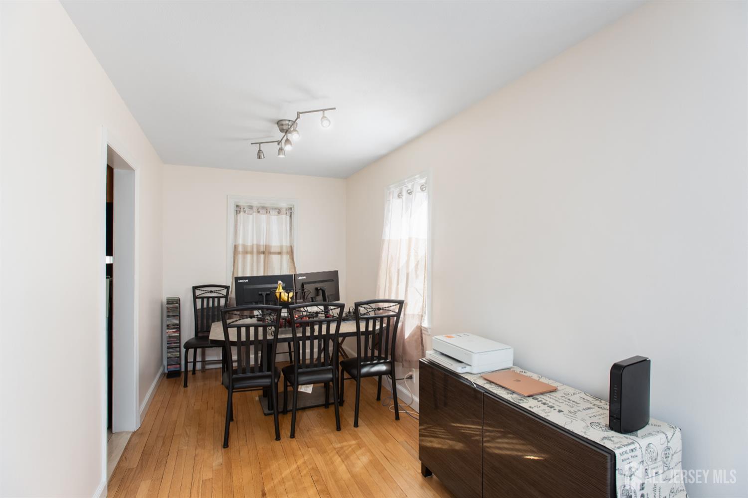 32 Robins, Metuchen, NJ, 08840