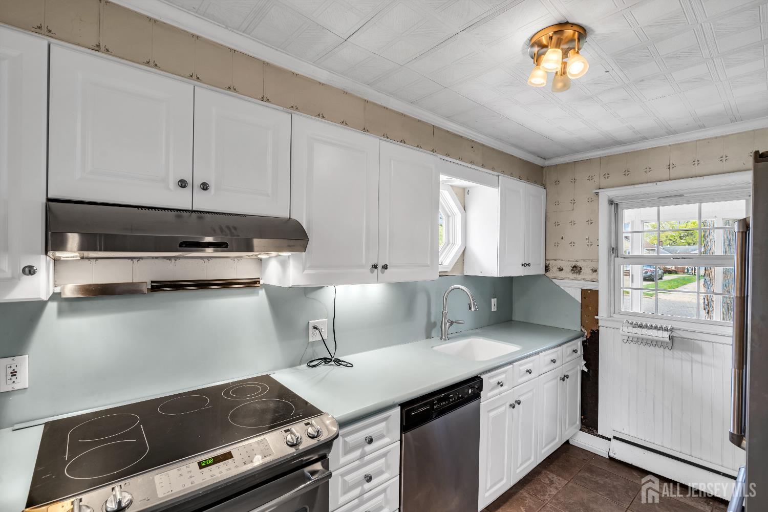 52 Walnut, Edison, NJ, 08817