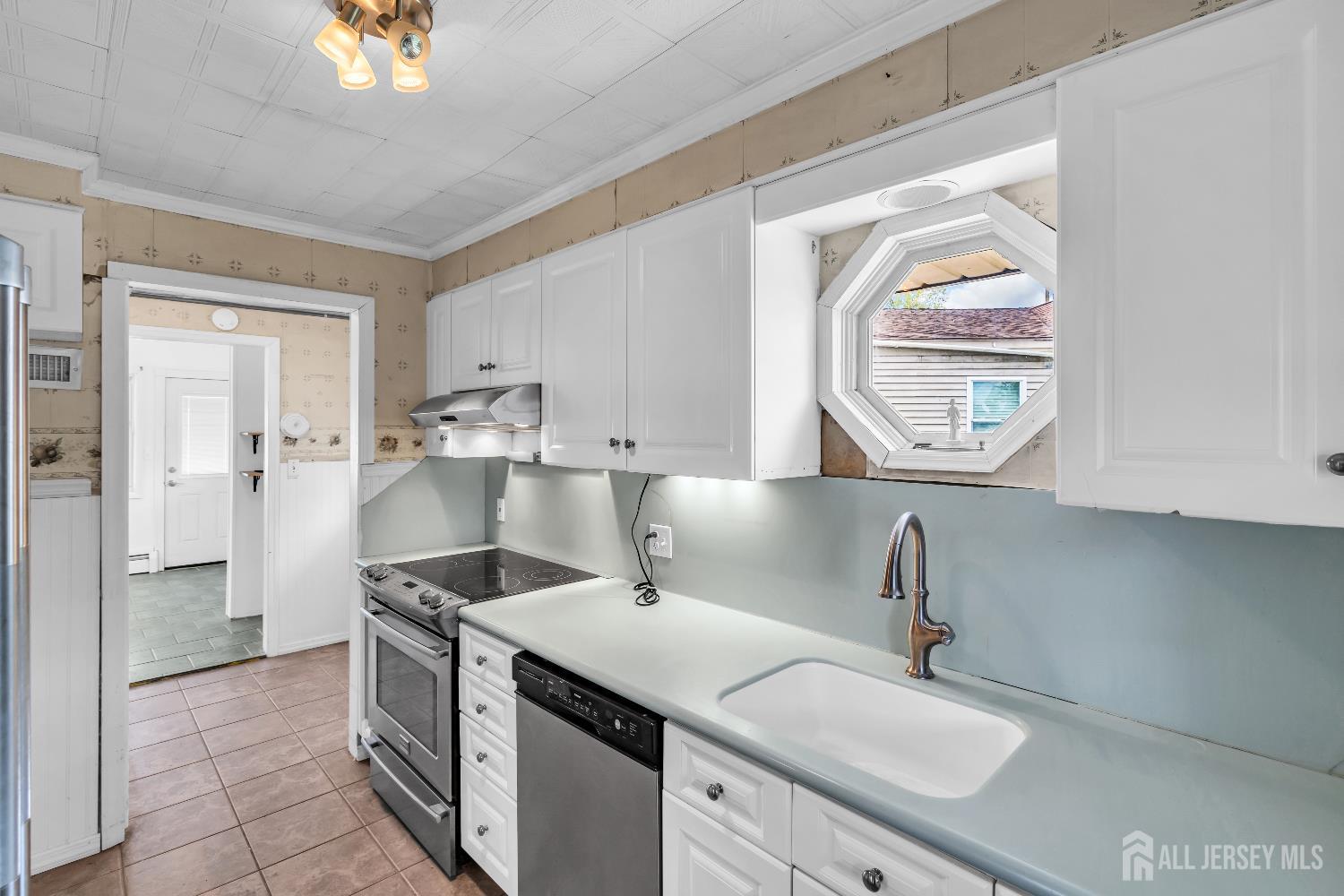 52 Walnut, Edison, NJ, 08817