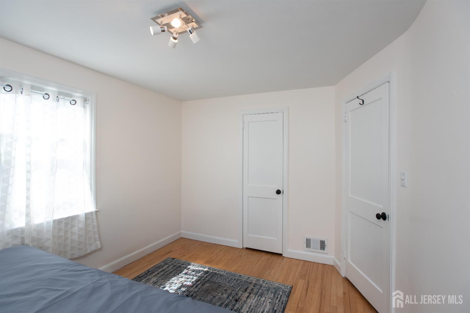 32 Robins, Metuchen, NJ, 08840