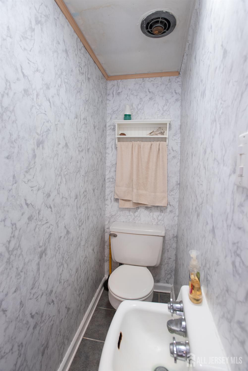 32 Robins, Metuchen, NJ, 08840