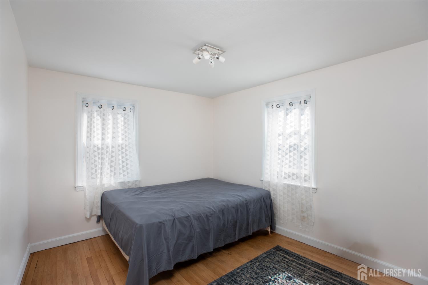 32 Robins, Metuchen, NJ, 08840