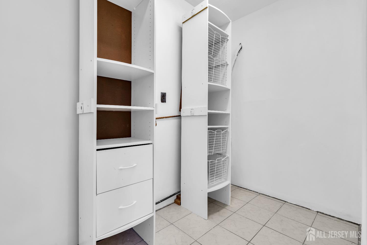 52 Walnut, Edison, NJ, 08817