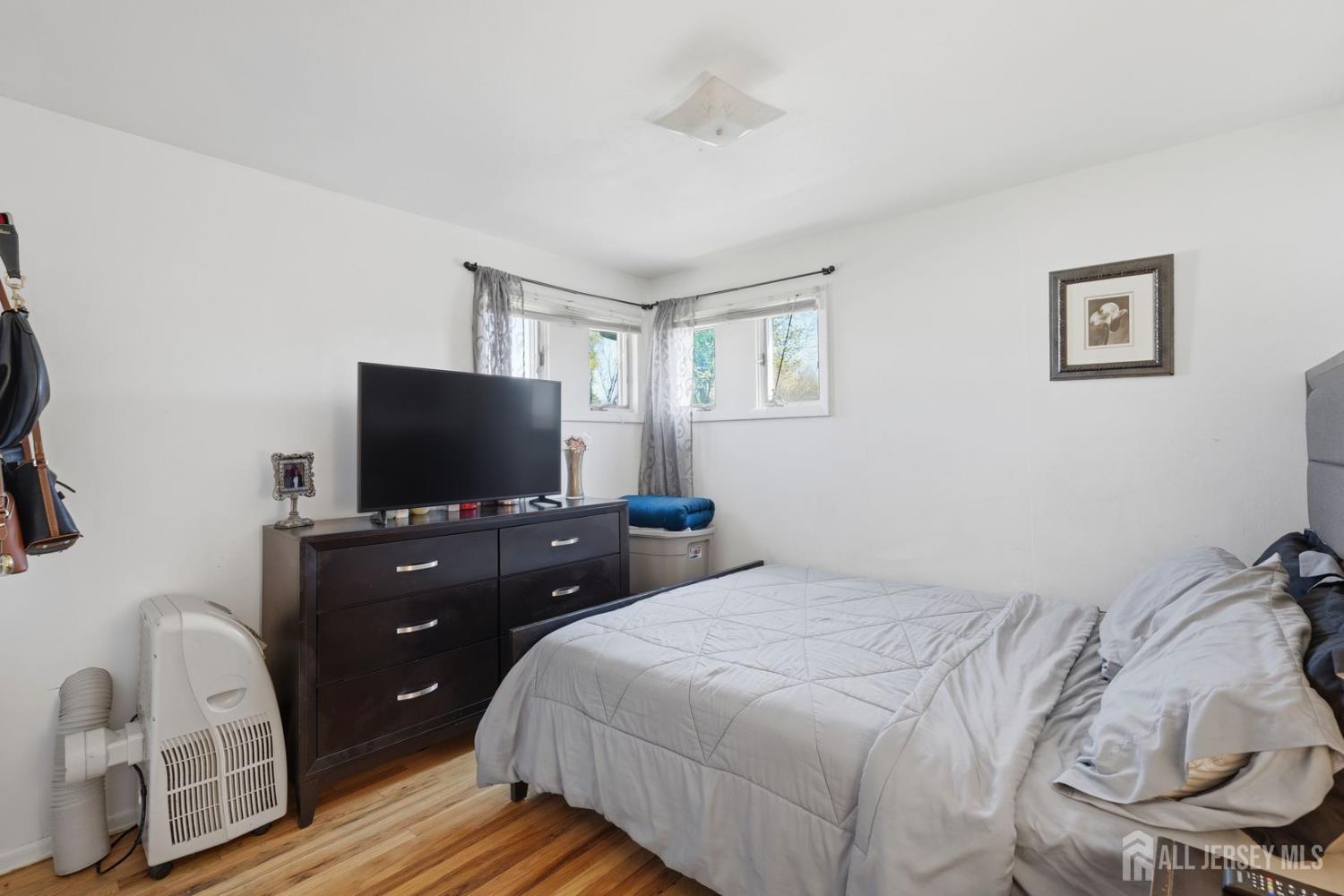 86 Westminster, Colonia, NJ, 07067