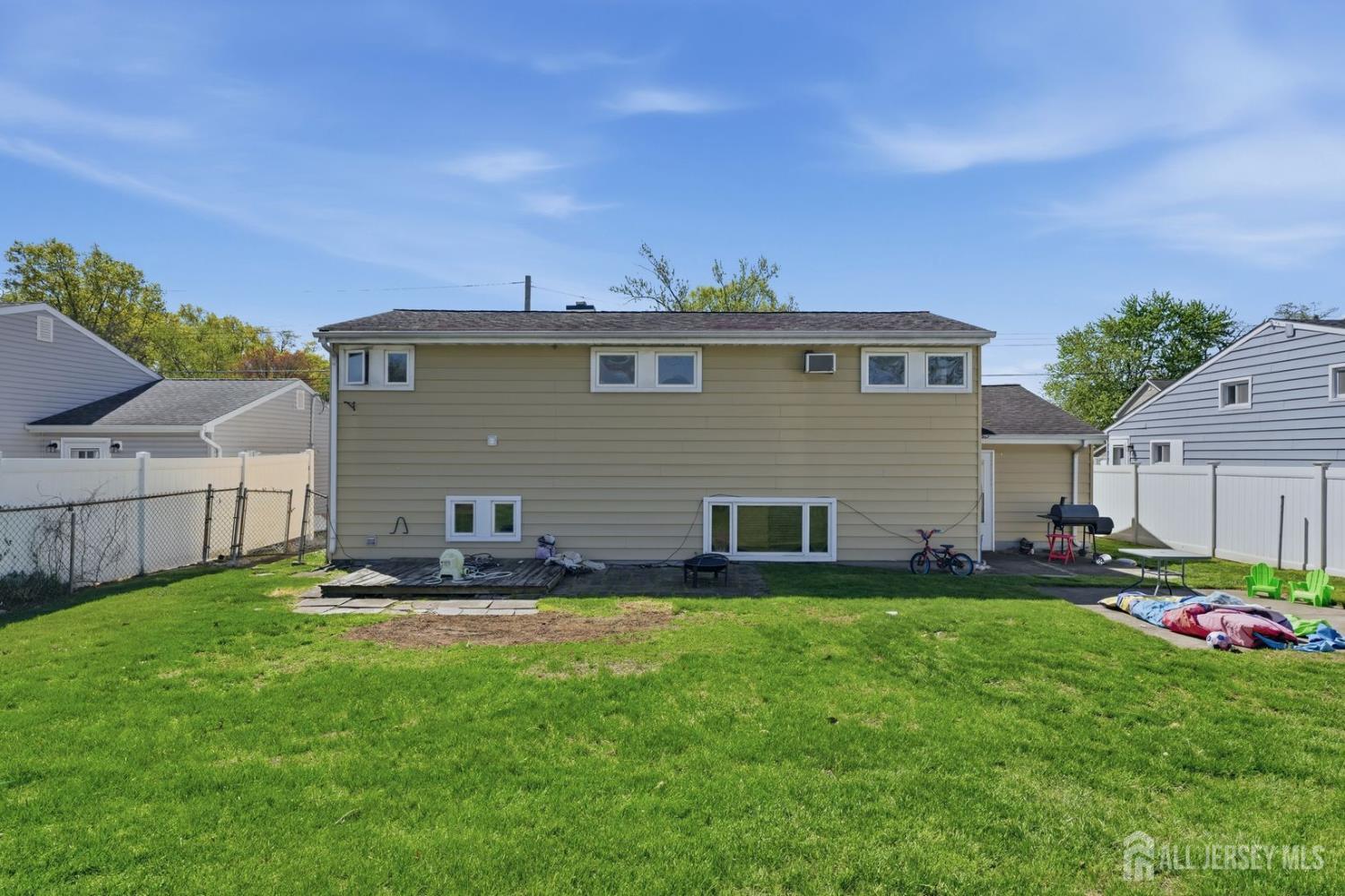 86 Westminster, Colonia, NJ, 07067