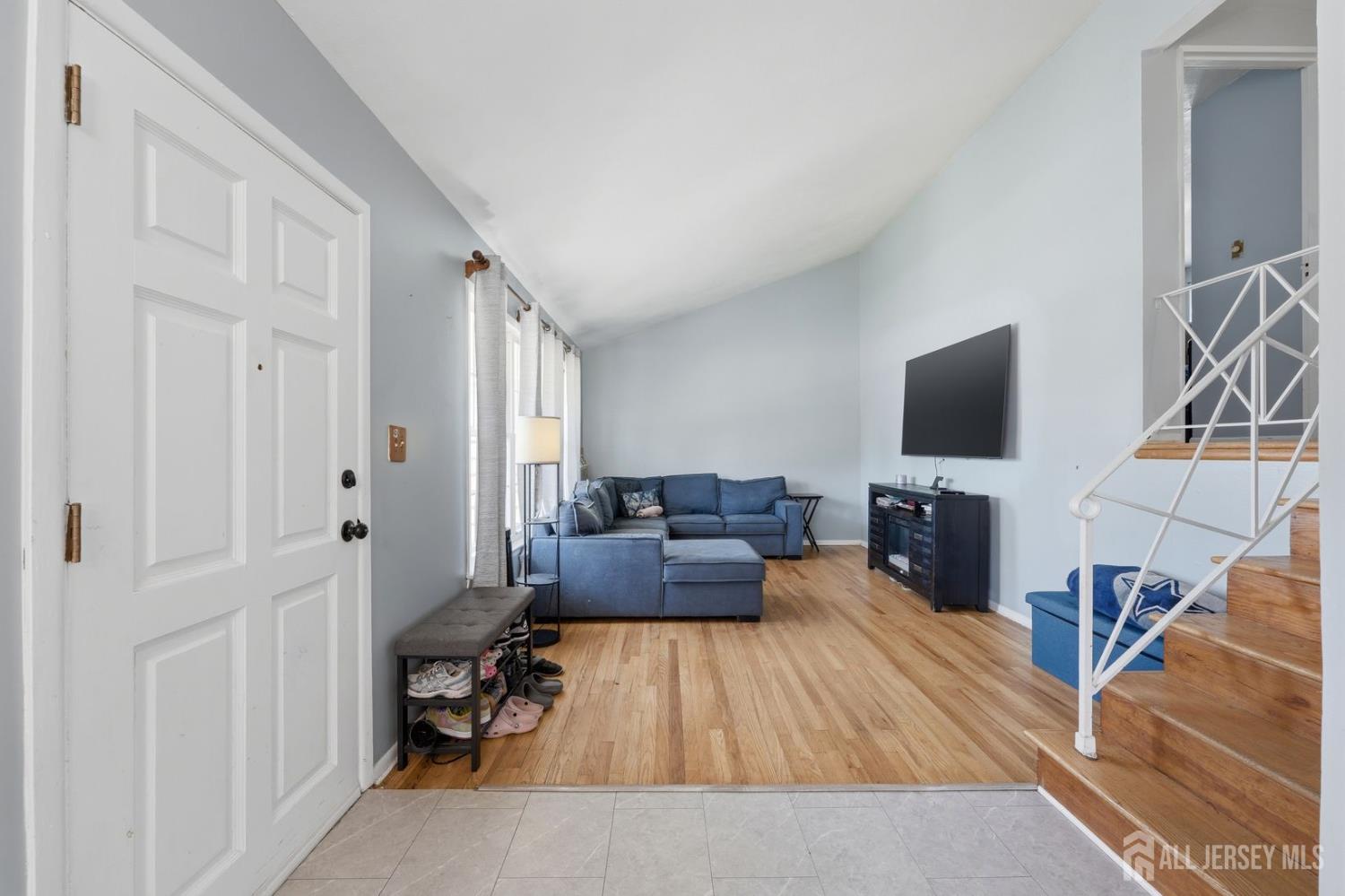 86 Westminster, Colonia, NJ, 07067