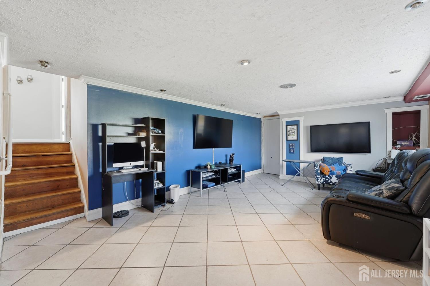 86 Westminster, Colonia, NJ, 07067