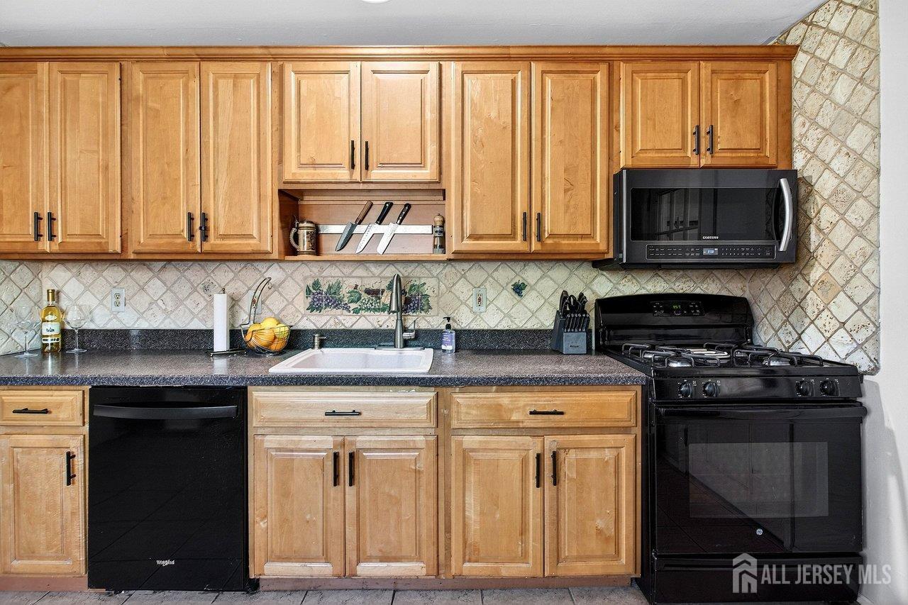 43 Buttonwood, Sayreville, NJ, 08859