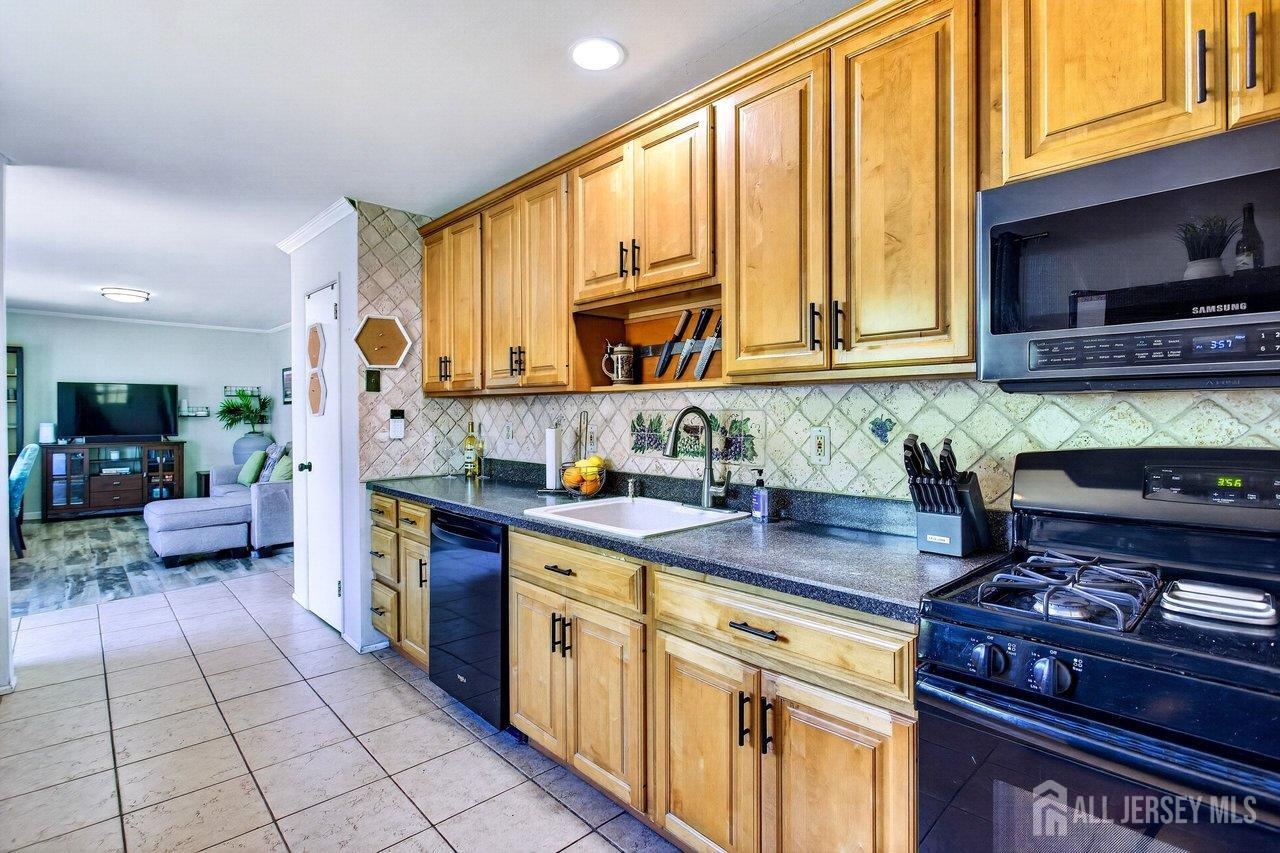 43 Buttonwood, Sayreville, NJ, 08859