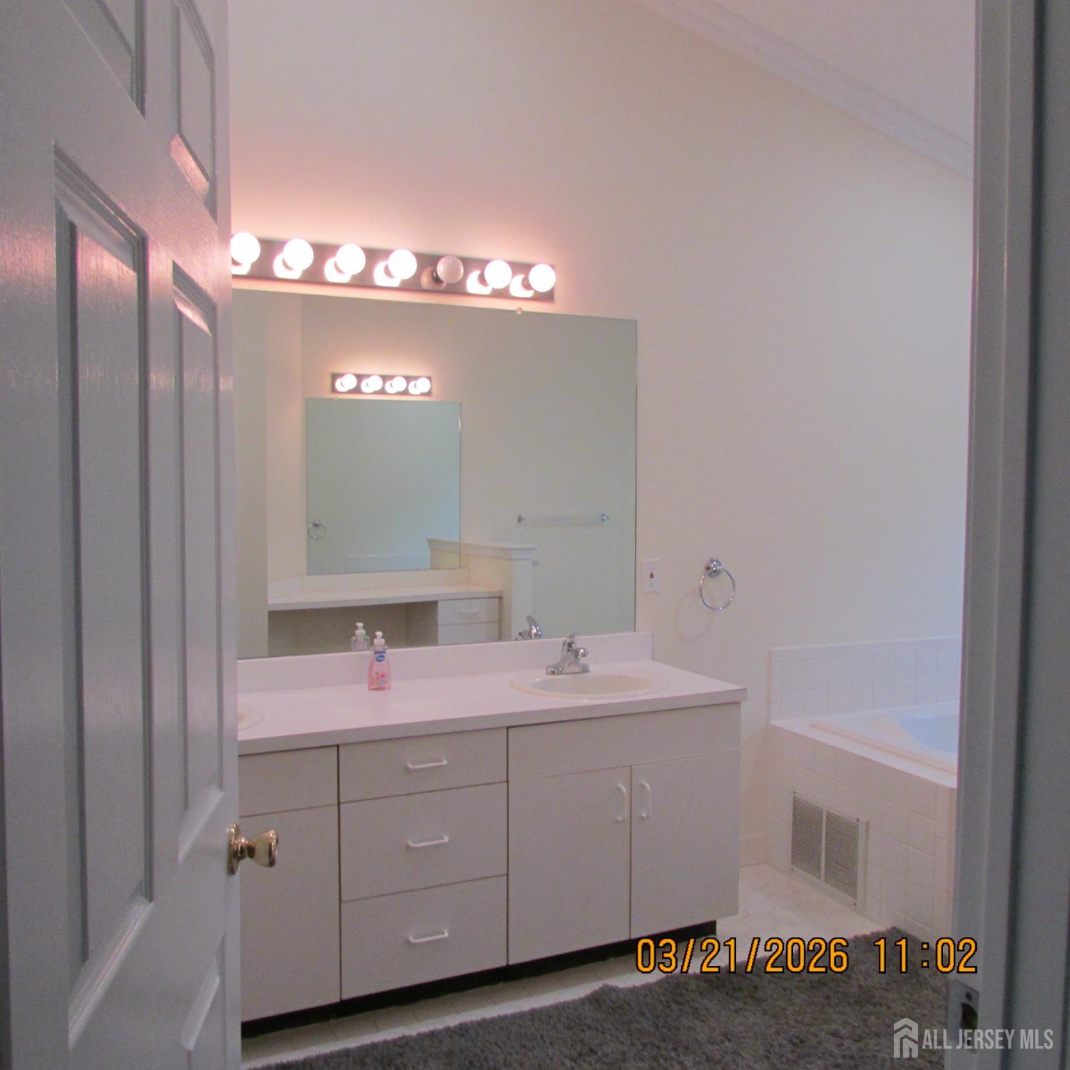 29 Tall Oaks, Parlin, NJ, 08859