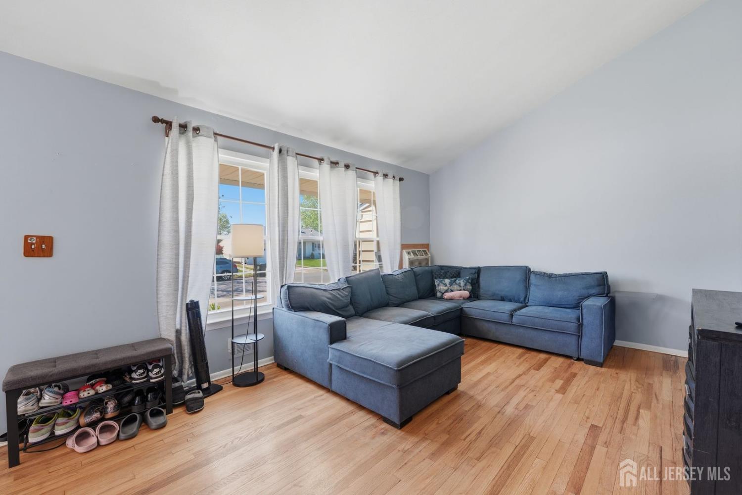 86 Westminster, Colonia, NJ, 07067