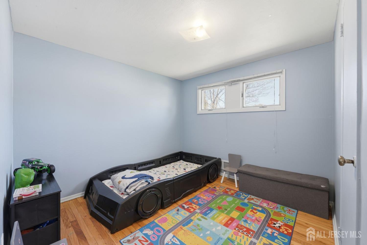 86 Westminster, Colonia, NJ, 07067