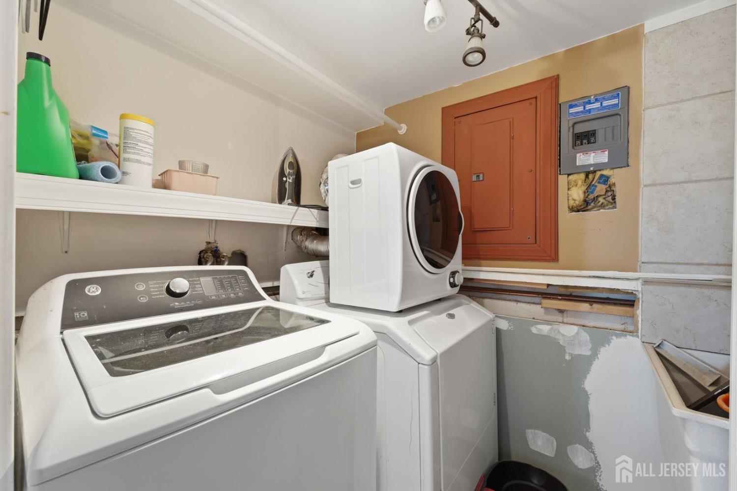 86 Westminster, Colonia, NJ, 07067