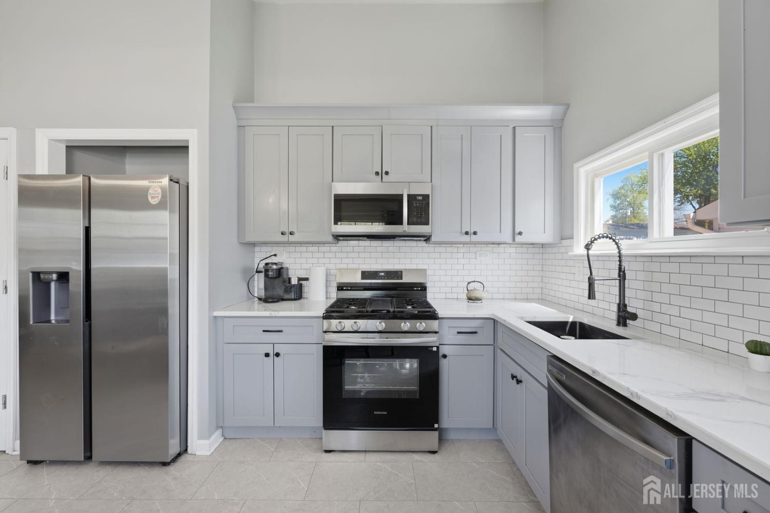 86 Westminster, Colonia, NJ, 07067