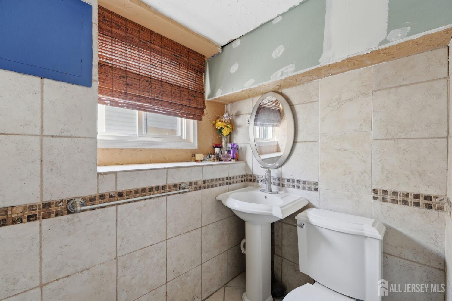 86 Westminster, Colonia, NJ, 07067