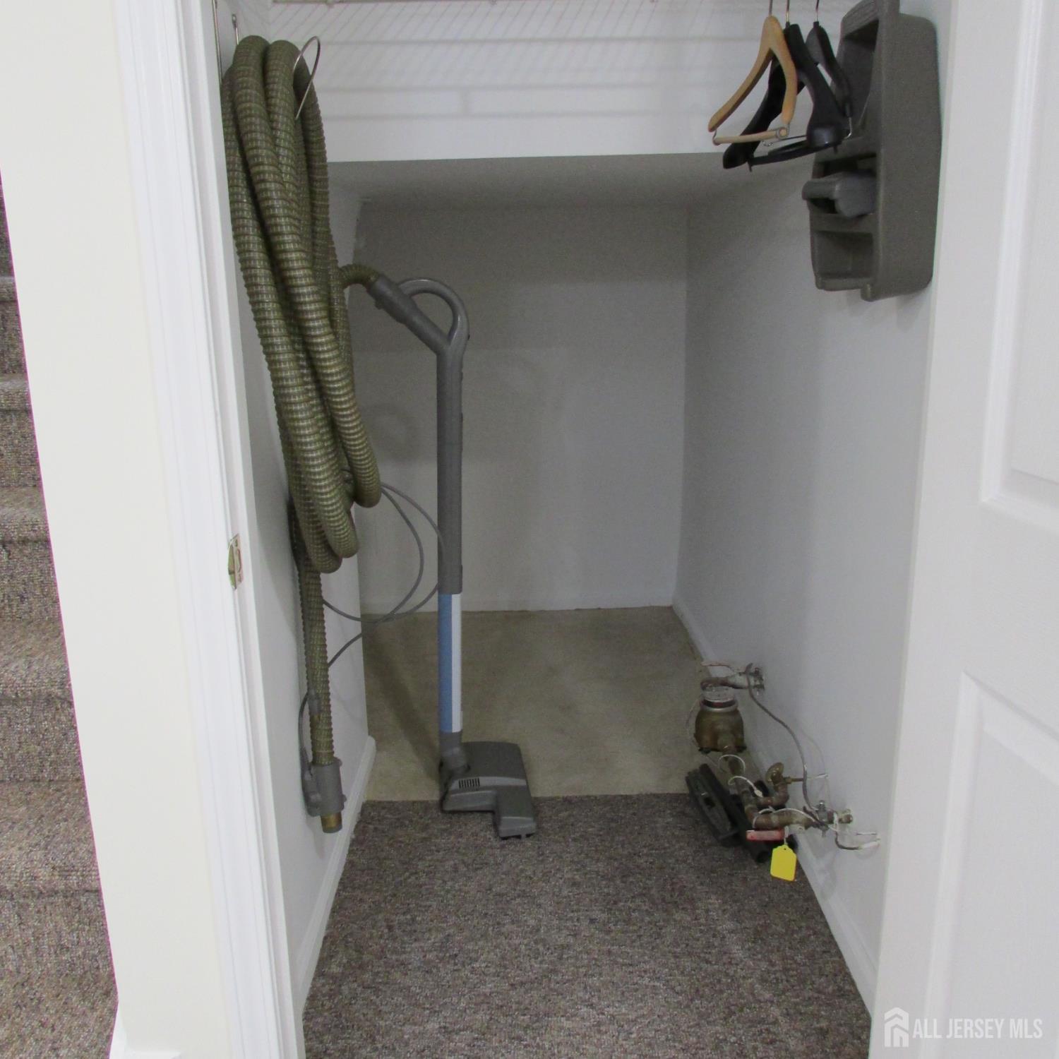 29 Tall Oaks, Parlin, NJ, 08859