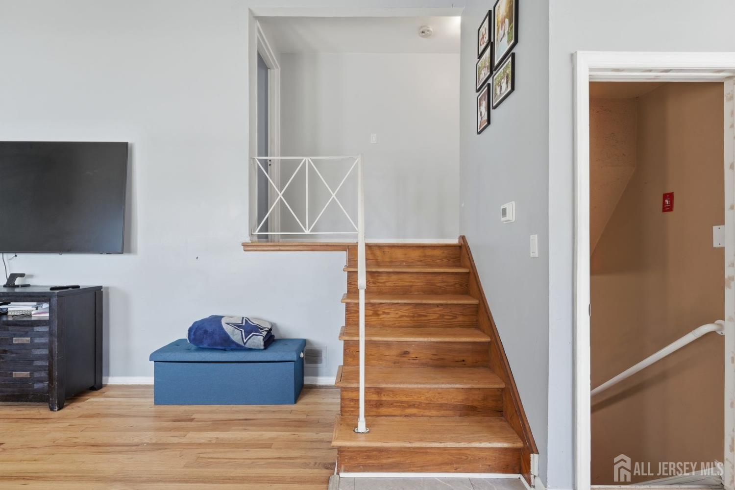 86 Westminster, Colonia, NJ, 07067