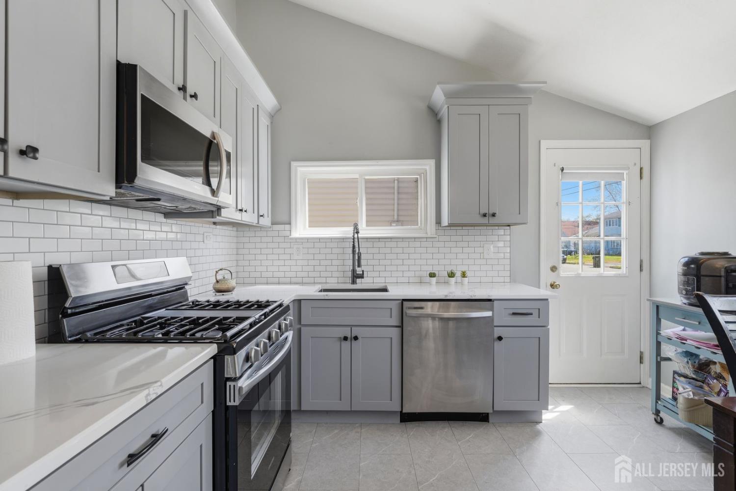 86 Westminster, Colonia, NJ, 07067