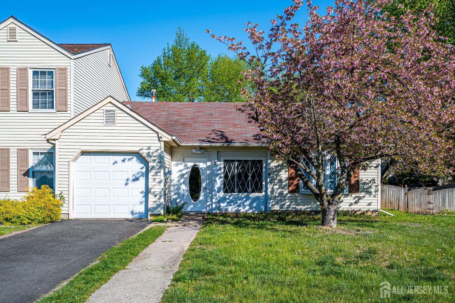 365 Leslie St, Newark City, NJ, 07112-2925